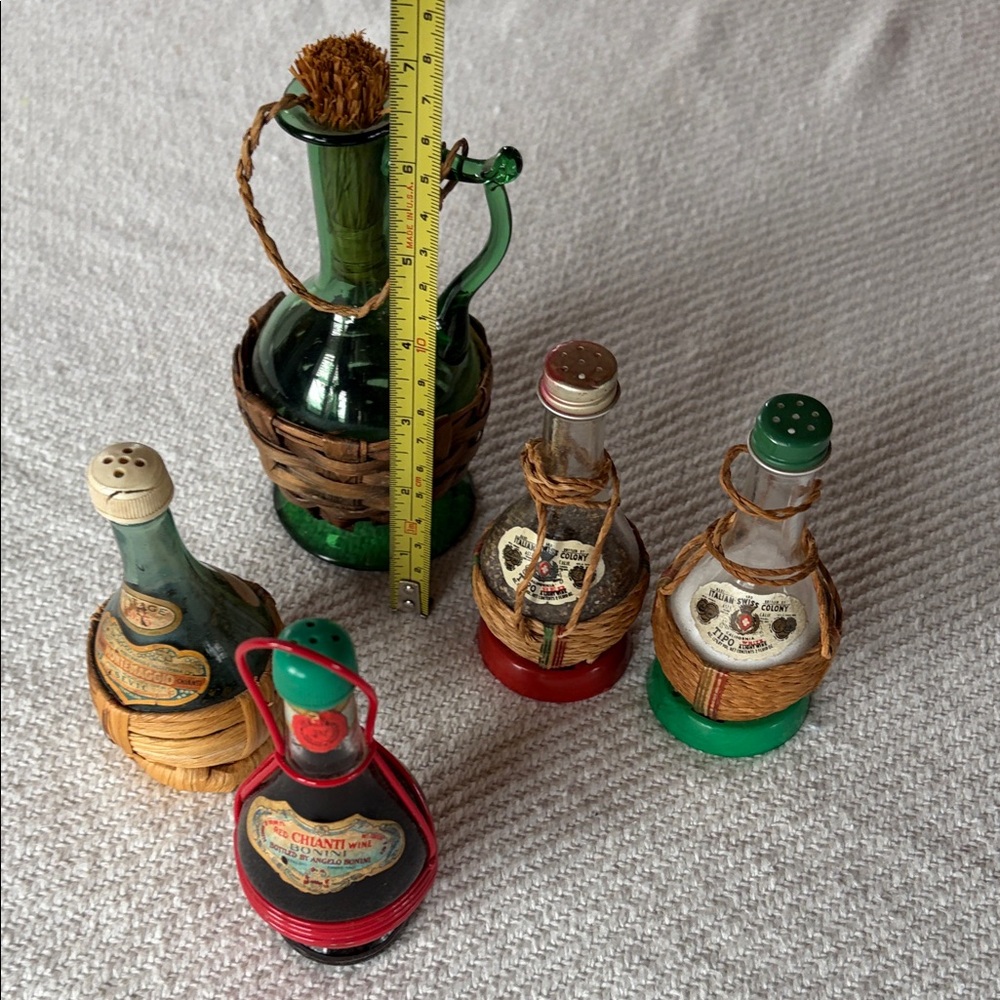 Lot of 5 VINTAGE Mini Chianti Wine Bottles Salt Pepper Table Decor Italian - Picture 3 of 10